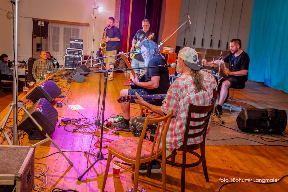 PRIMITIV AKUSTIK